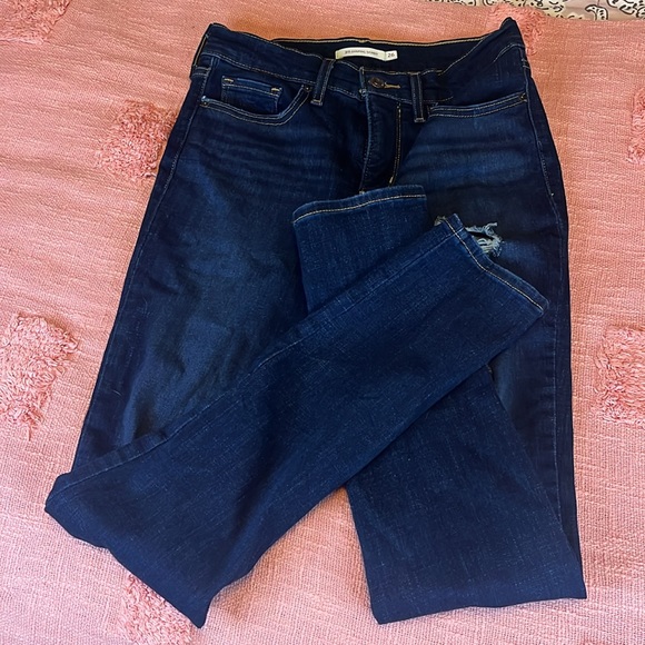 Levi's women's distressed 311 shaping size 26 - Picture 3 of 6